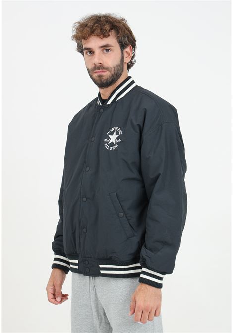 Bomber nero da uomo con grafica Varsity CONVERSE | 10026976-A01.