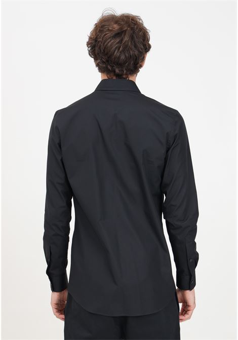 Camicia elegante nera da uomo con ricamo cuore MOSCHINO | 242ZR022770351555