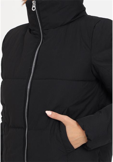 Piumino a collo alto da donna nero con zip e tasche laterali ONLY | 15205371Black